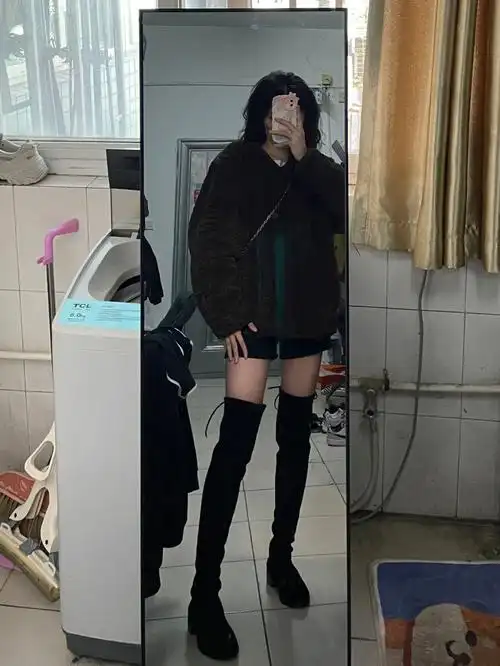 穿上过膝靴我的腿比命还长