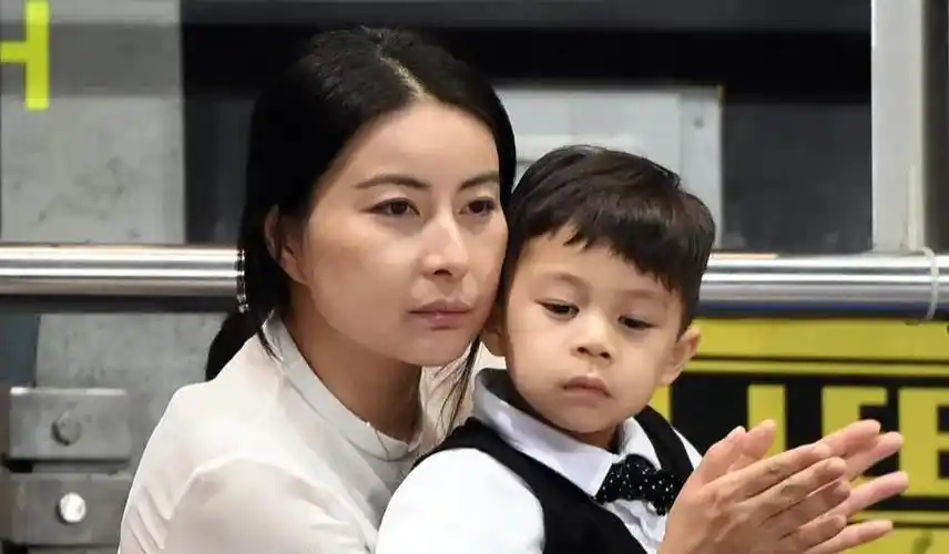 霍启刚郭晶晶三个孩子正面照曝光哥哥像霍英东大女儿像朱玲玲