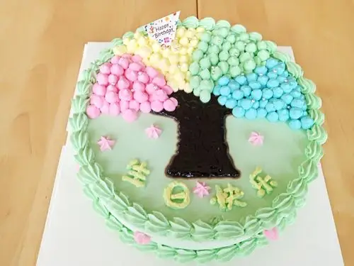 快来看看我的彩虹小树的蛋糕,我会像小树一样茁壮成长的!