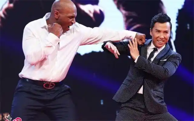 泰森可以打过奥尼尔吗?精彩内容往下看!