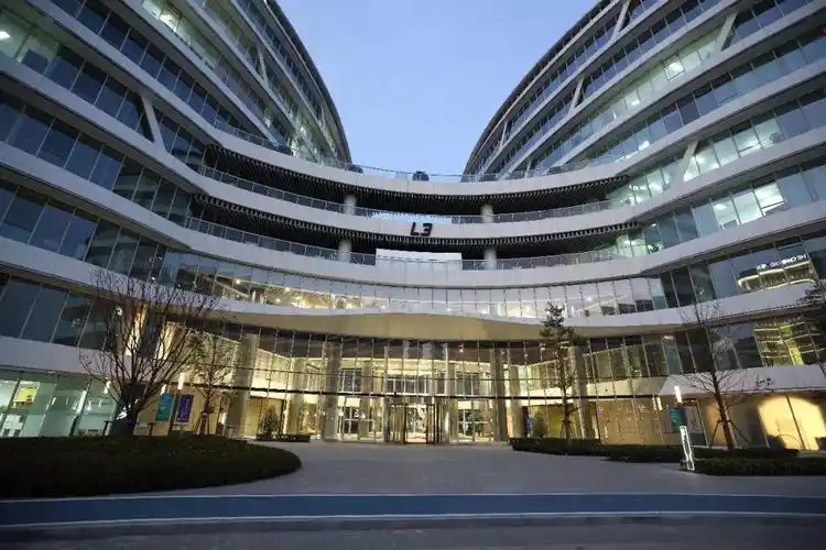 这一刻绿地集团相约进博会上海虹桥世界中心