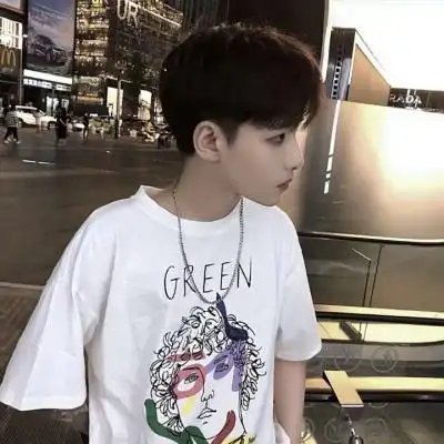 2019帅气网红男生头像78