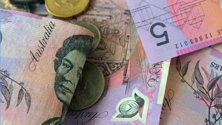 随着英国女王伊丽莎白二世于2022年去世,将更换5澳元纸币一面的肖像