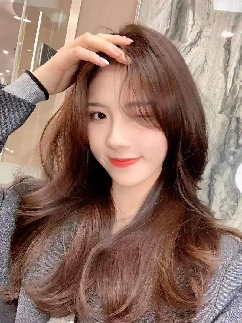 栗子色 完美适配东方人的黄皮肤 发色衬托显得皮肤更白皙 深 - 抖音