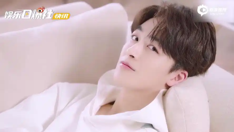 播放视频:r1se成员何洛洛为违反交规道歉:希望以我为戒播放视频