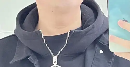 恭喜自己能看到喉结了