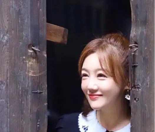 回顾薛佳凝:分手15年后胡歌娶妻生子,她选择出家背后心酸无人知