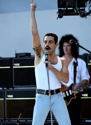 神还原皇后乐队电影波西米亚狂想曲曝现场照