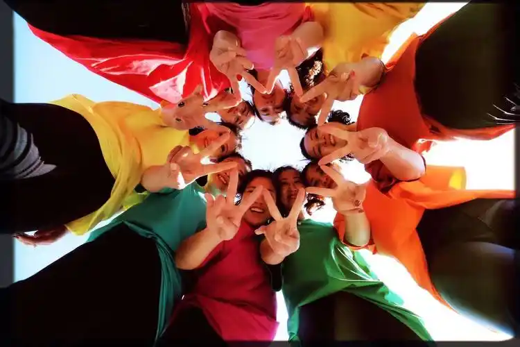 有这样一群人,她们热情洋溢,她们朝气蓬勃,她们用激情舞姿书写青春之