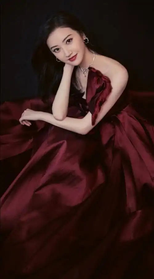 景甜惊艳红裙优雅写真!_高清图集_新浪网