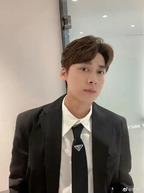 与李易峰一六相伴一路爱##挑战每天按相册顺序发一张李易峰的照