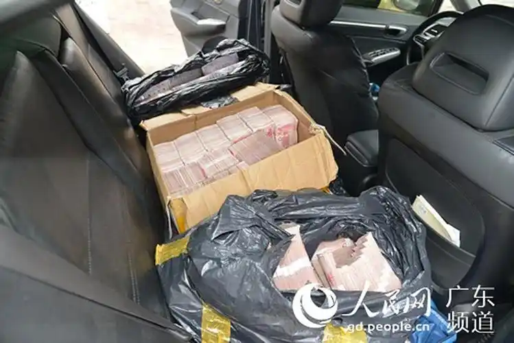 东莞特大地下钱庄被捣 缴获现金千万