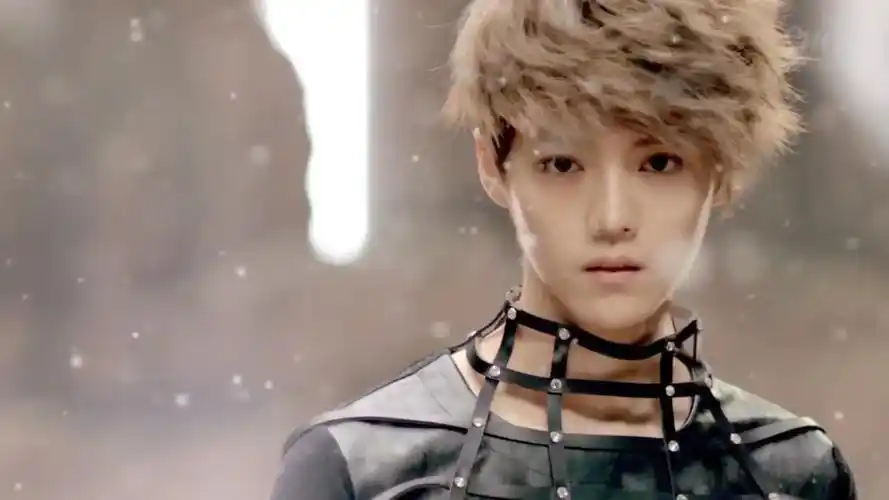 exo-m history唱第一句的是谁啊