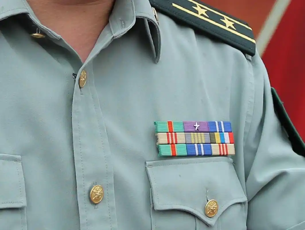 军衔胸牌怎么识别?