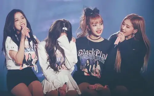 四人合照blackpink封面