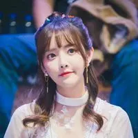 网络红人朱容君-兔子牙微信头像【点击鼠标右键下载】