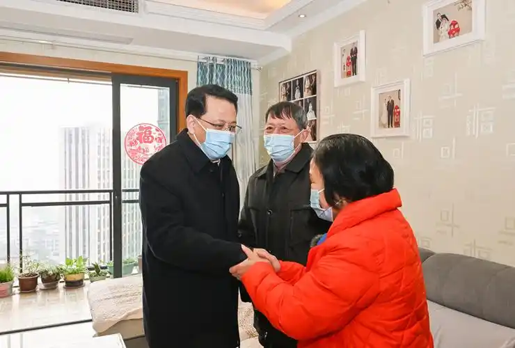 袁家军走访慰问驻渝部队官兵和优抚对象 - 新华网客户端