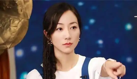 韩雪曝光老公身份,背景深厚鲜为人知,难怪大18岁都要嫁