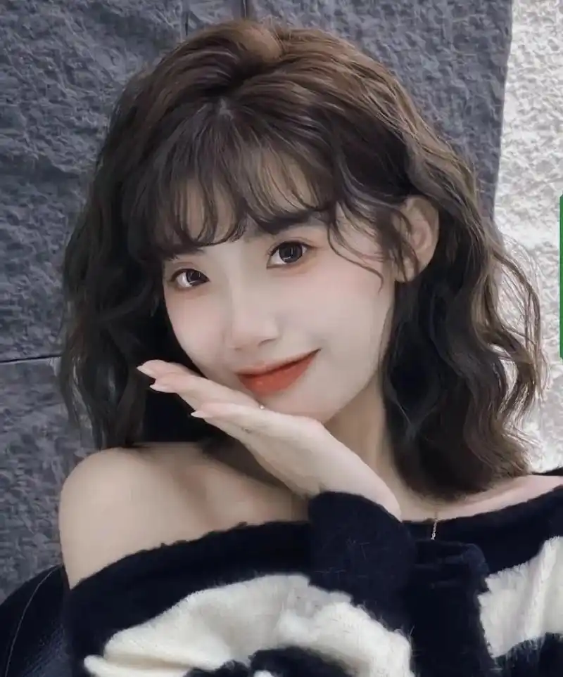 显发量显脸小的齐肩法式蛋卷头烫发