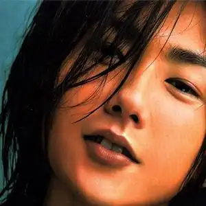 《那女孩对我说》是由易家扬作词,李偲菘作曲,adam lee编曲,新加