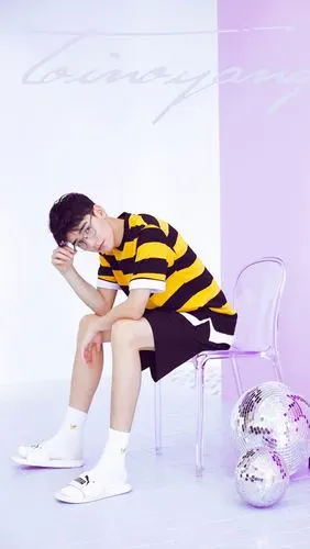 龚俊//侧颜绝美的呆萌少年!