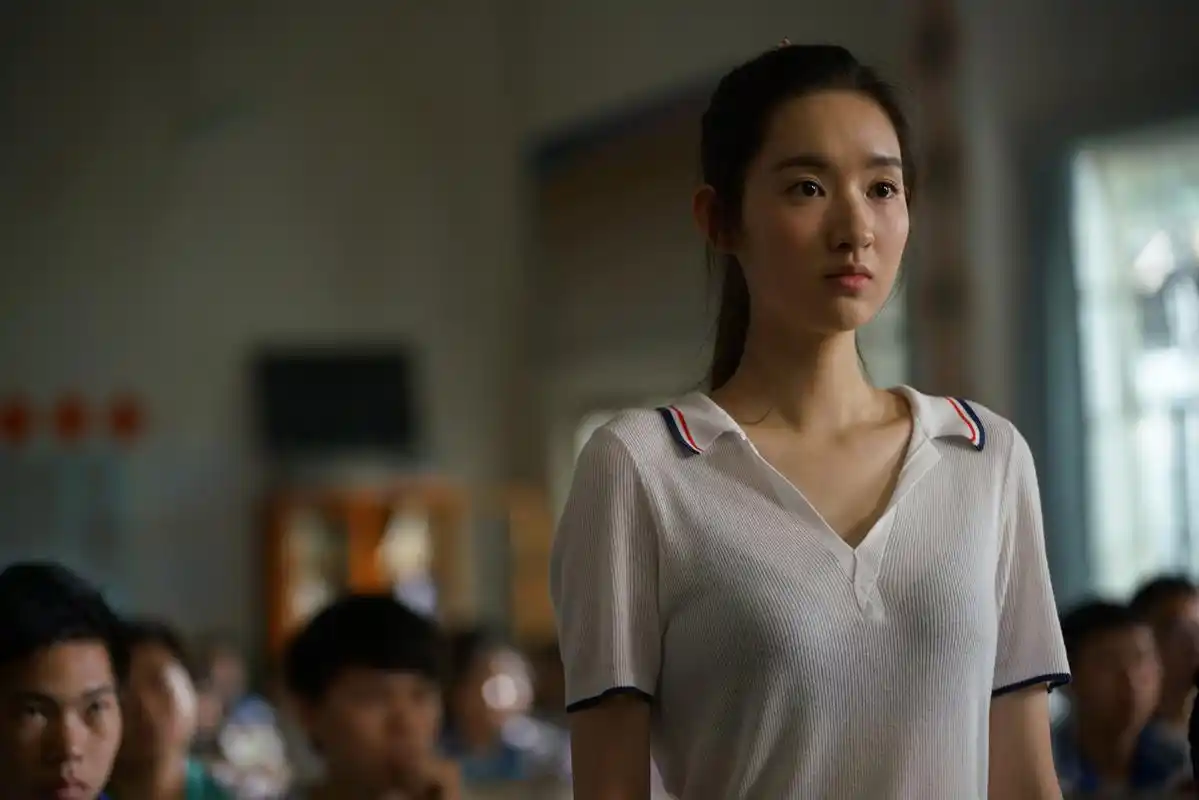 王玉雯这透视的校服真的太嫩了吧