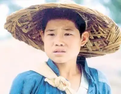 快讯  当年在《小兵张嘎》中扮演小英雄"嘎子"的青年演员谢孟伟近日