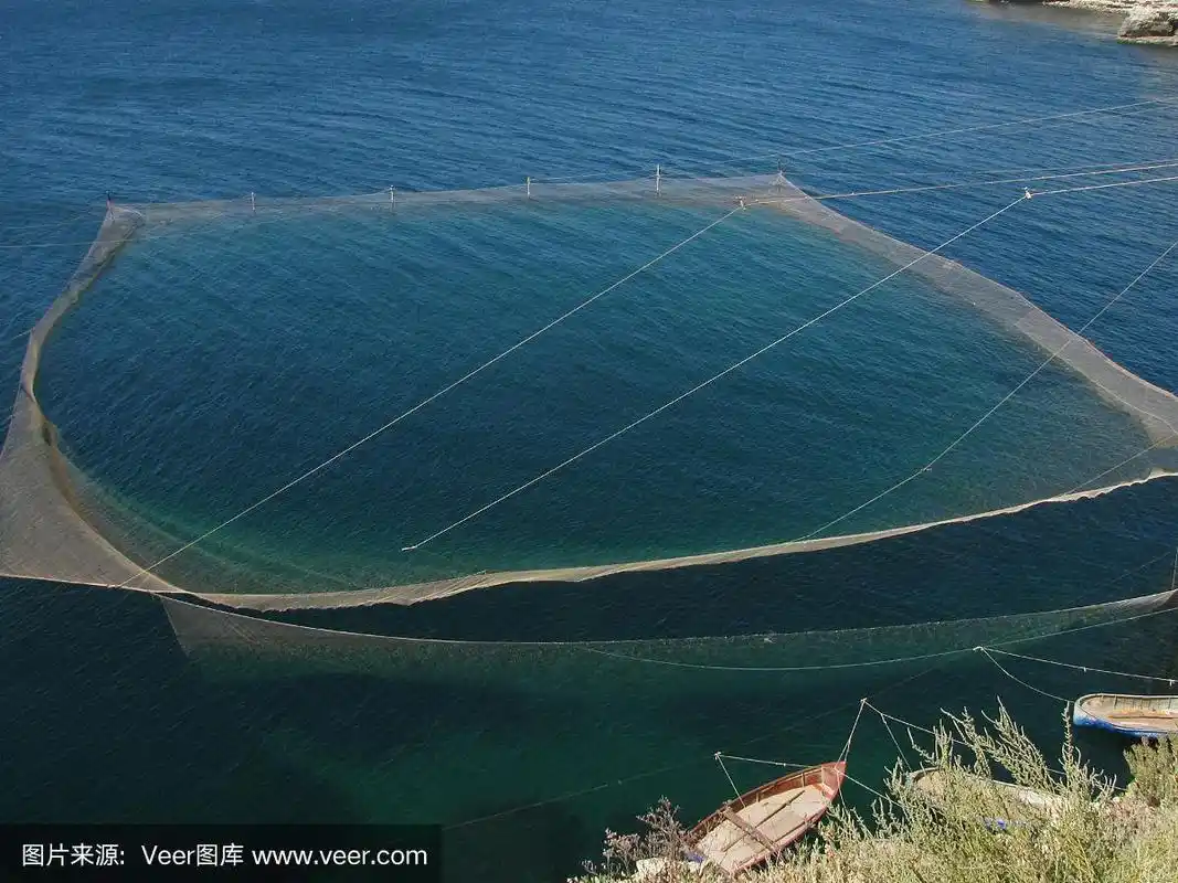 海上巨大的渔网