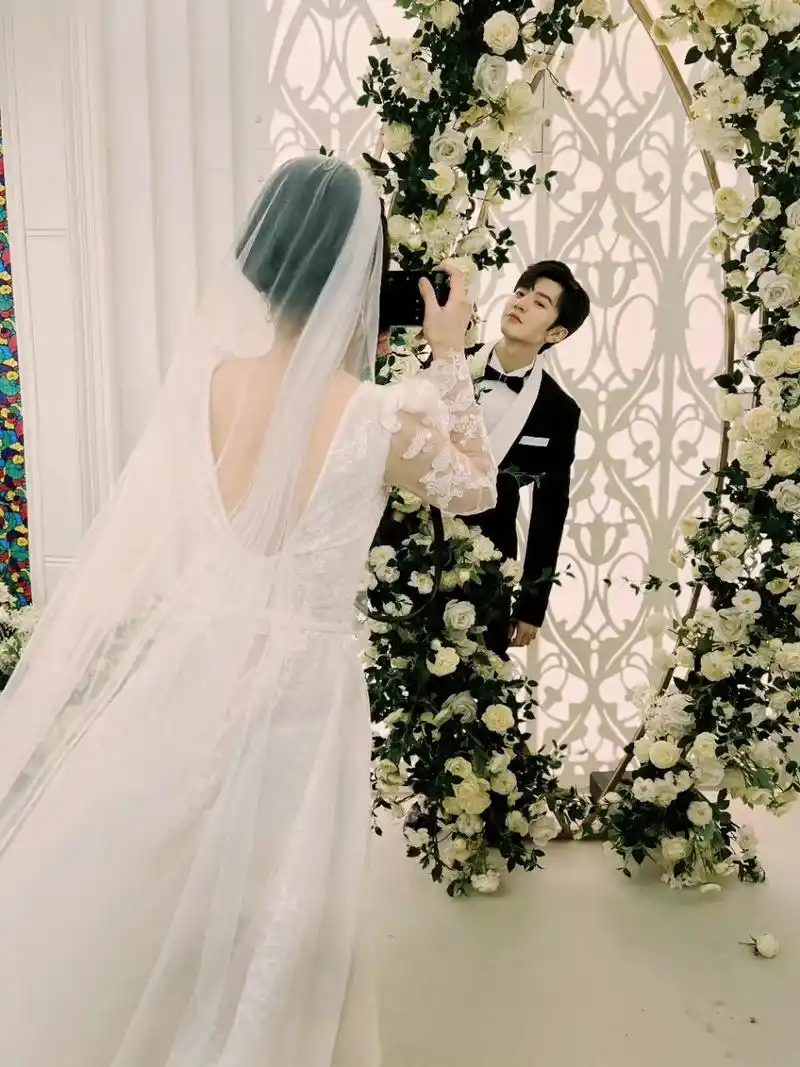 对不起赵露思,我要叛变了!董璇镜头下沈月和反派男友陈哲远好甜