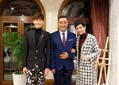 她"儿子"是当红明星,女儿是奥运冠军,如今51岁美成了少女!