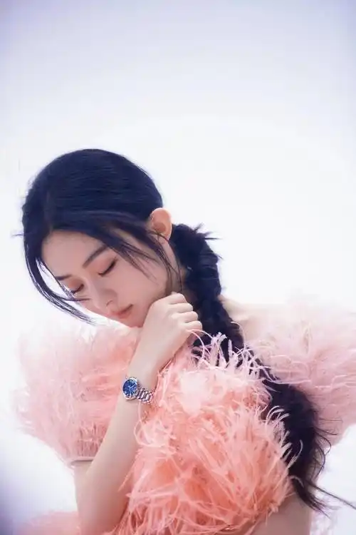 赵丽颖春意盎然写意大片温柔浪漫的女神