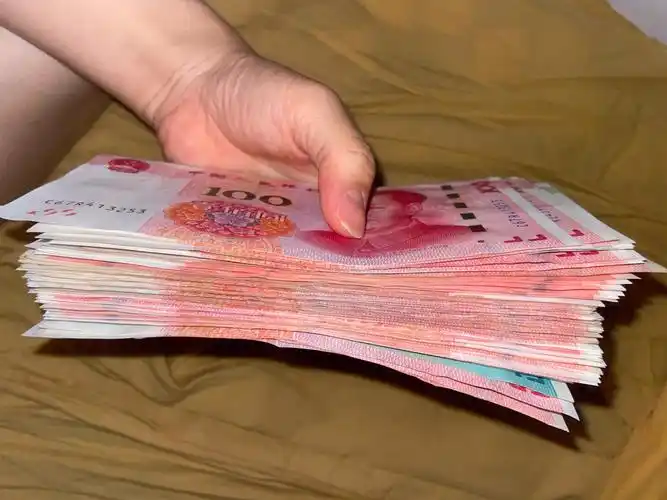 换成现金拿在手上的那一刻我不想换手机了#苹果手机  #存钱  #实习生