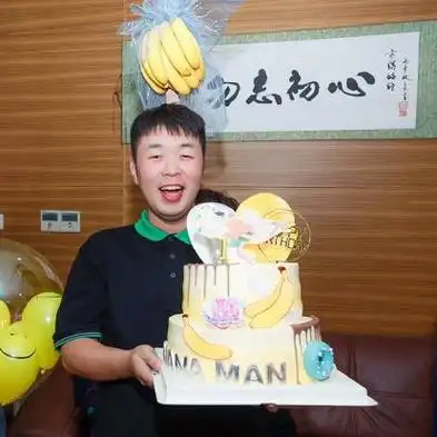 杜海涛生日晒庆生照,感谢祝福却打错了字,网友:这件事就没做好