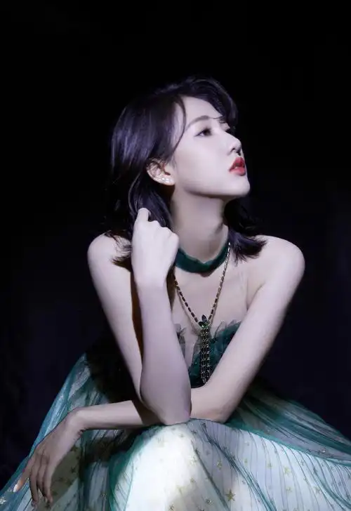 弦子流光大片写真图片