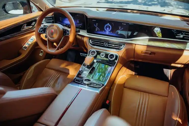 当国潮遇到京味儿,正是红旗h9的一抹红色