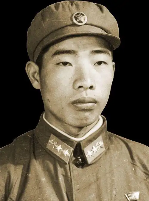 共和国不会忘记军人王杰一个一不怕苦二不怕死的英雄