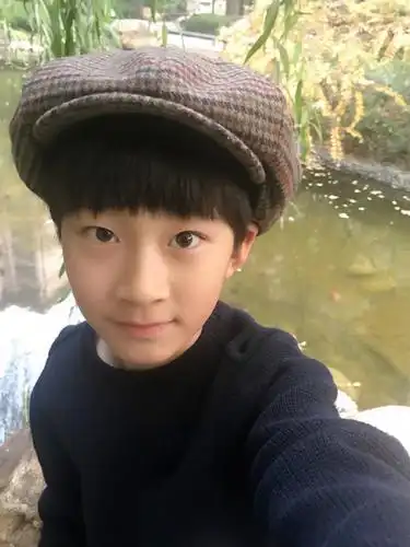 张亮儿子才是"整容式"长大,12岁身高170,容颜精致帅成偶像男主|张悦轩