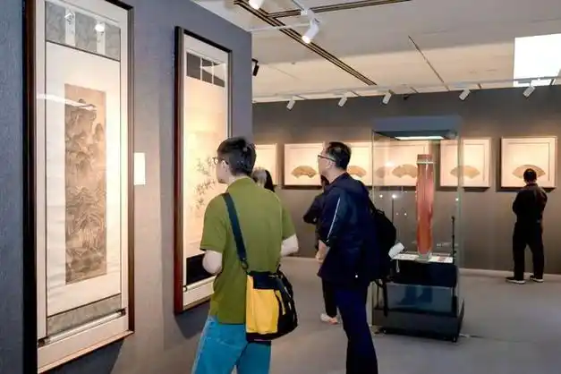 王季迁旧藏《明十二名家金扇集册》罕见现身北京保利"春日之珍"精品展