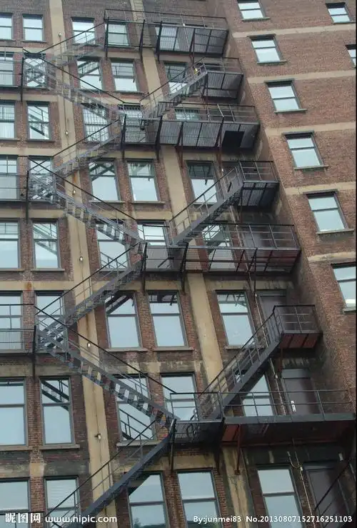 楼房外的露天楼梯图片