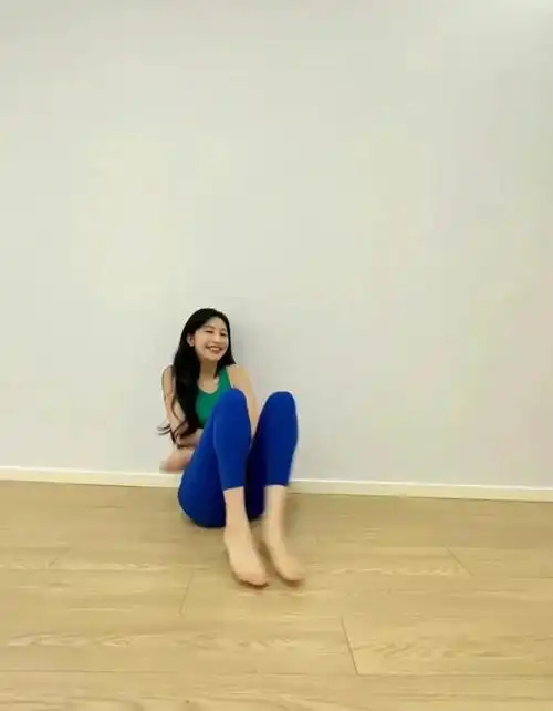 张俪健身照_网易订阅