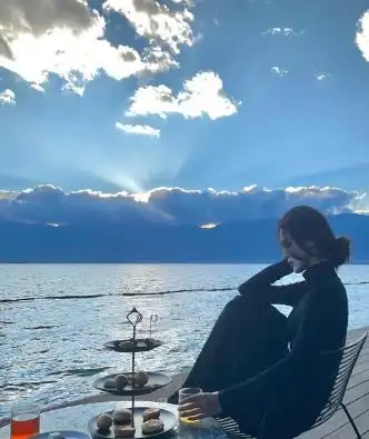 优雅气质韵味女人头像,女人味头像成熟优雅不露脸意境图片