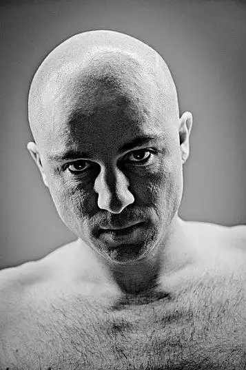 男青年_光头_肖像_高清图片_全景视觉