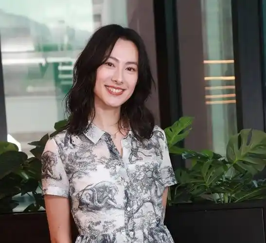 一场采访,戳穿了李泽楷的"精明",梁洛施的话,终于信了_孩子_母亲_皇帝