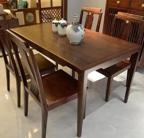 在家具选择的世界里,餐桌无疑占据了重要的一席之地.