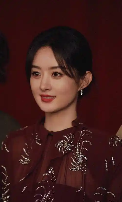 赵丽颖晒照宣传新电影,姿态优雅超迷人,笑容甜美有韵味_社交_平台_颖