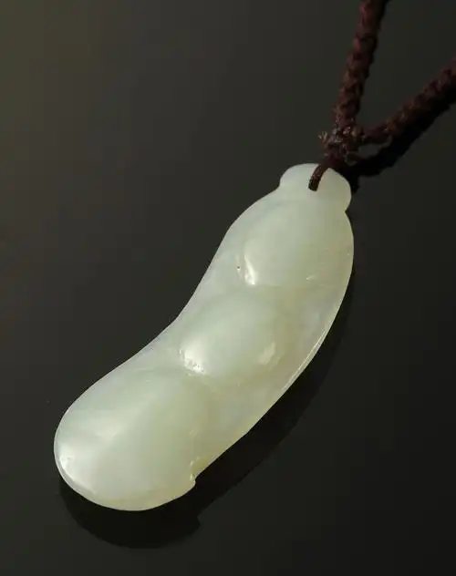 青白色多福-豆角和田玉挂件