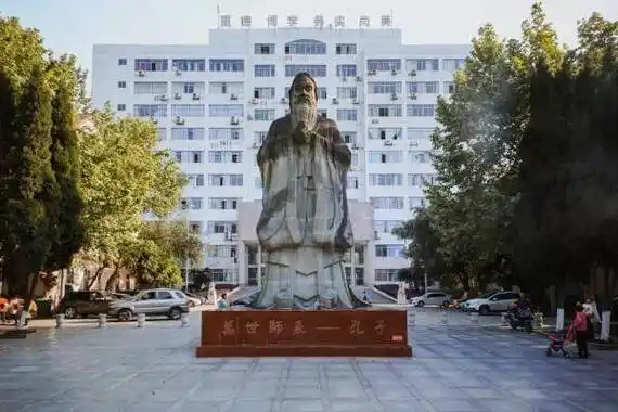 狮子山校区有最值得炫耀的孔子像川师大很孔子!