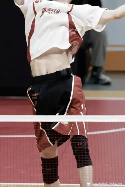 哥酱腰部的痣好明显啊@时代少年团队长-马嘉祺