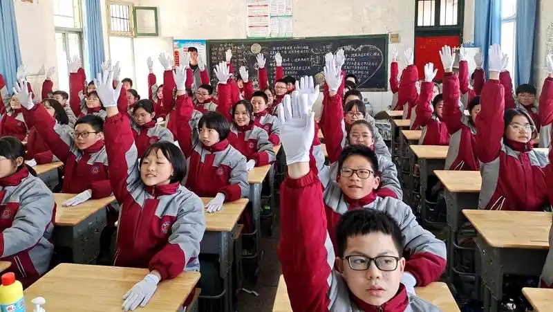 城区三中举行七年级手势舞比赛_ 学校动态_ 市教育局