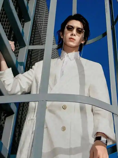 男明星"长发"造型只服这几位:王一博眼前一亮,肖战李现太斯文_罗云熙